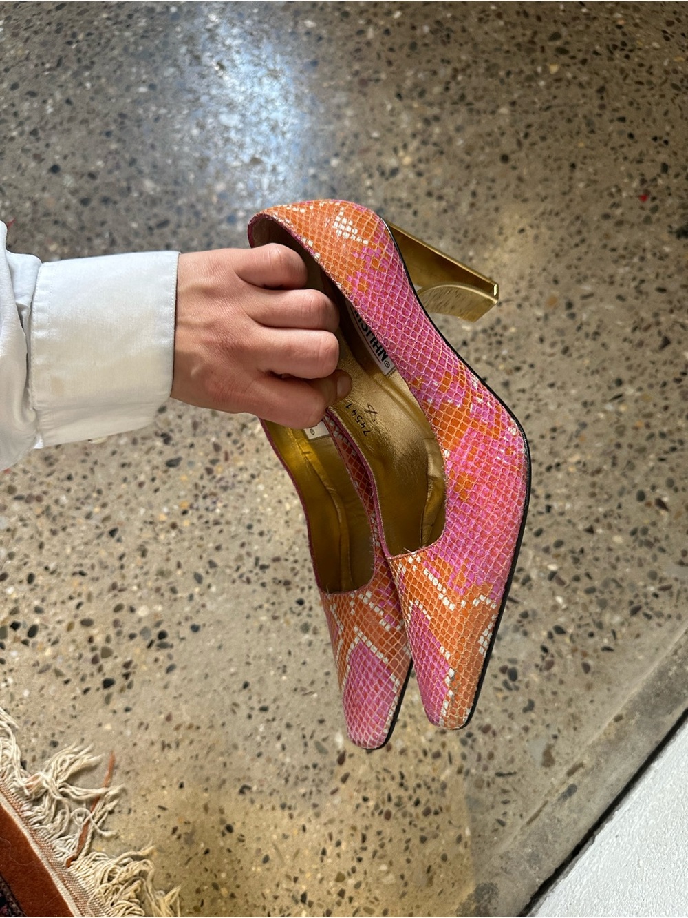 Vintage Timothy Hitsman Pink Snake-Print Sculpted Gold Heel Pumps - Picture 3 of 9